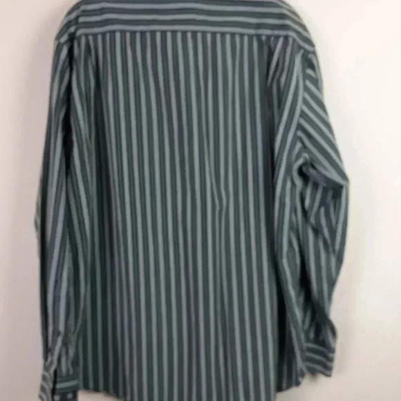 Allen Flusser Button down Size Large EUC - Picture 4 of 6